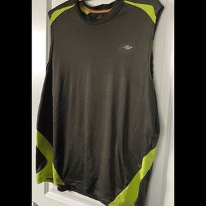 Sleeveless Workout Shirt with media pocket sz L